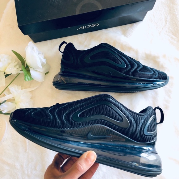 Nike Air Max 720. Brand new in Box. Triple black - Picture 4 of 15